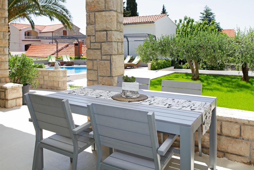 Apartments Diana - New Heated Pool Бол Экстерьер фото