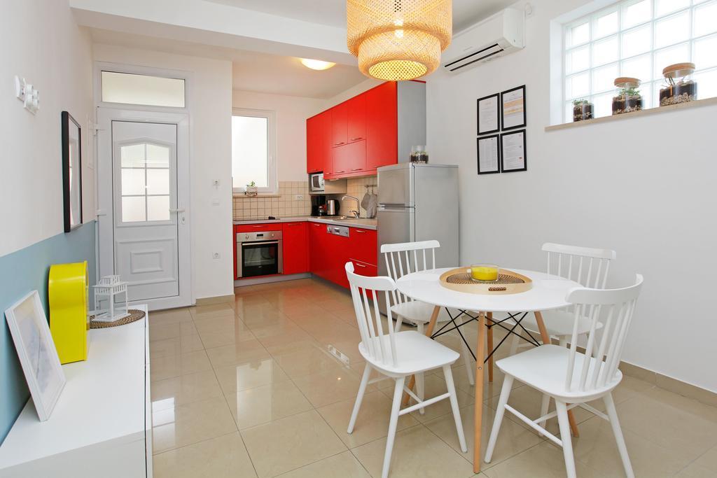 Apartments Diana - New Heated Pool Бол Экстерьер фото