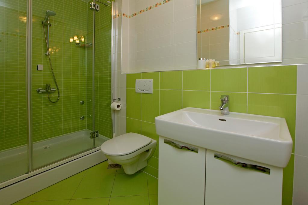 Apartments Diana - New Heated Pool Бол Экстерьер фото