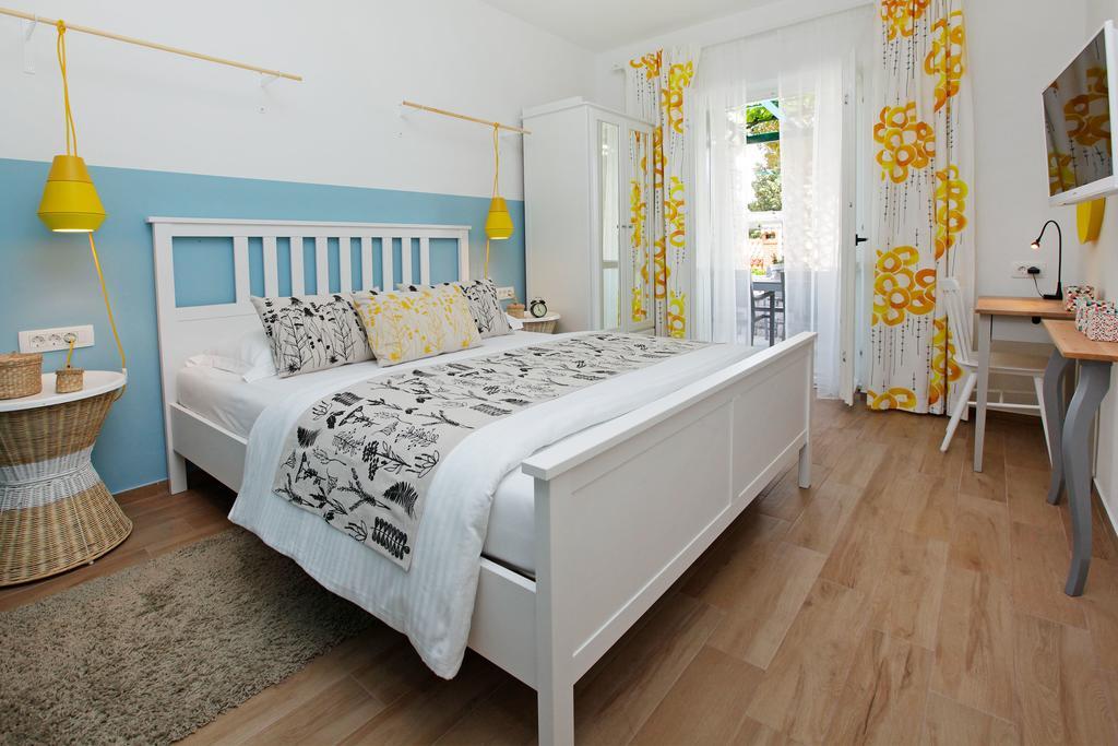 Apartments Diana - New Heated Pool Бол Экстерьер фото