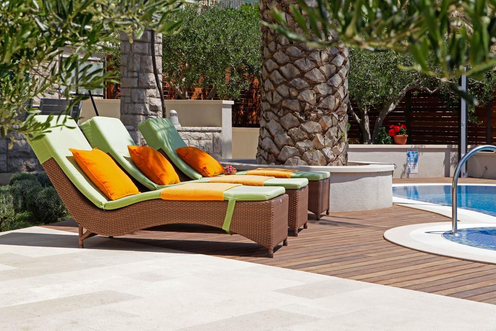 Apartments Diana - New Heated Pool Бол Экстерьер фото