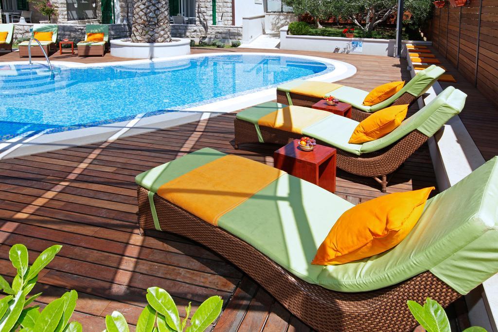 Apartments Diana - New Heated Pool Бол Экстерьер фото