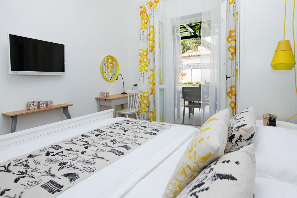Apartments Diana - New Heated Pool Бол Экстерьер фото
