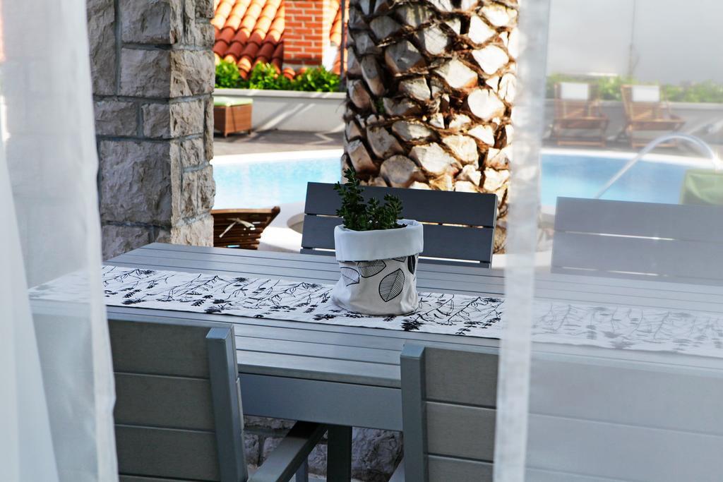 Apartments Diana - New Heated Pool Бол Экстерьер фото